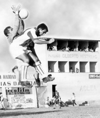Airton e Orlandino, numa disputa aerea pela Taça Amazonas. São Raimundo 1 e Olimpico 1, em 26/01/1969.