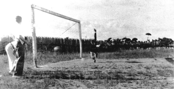 Cobrança o penal, no início dos 15 minutos finais